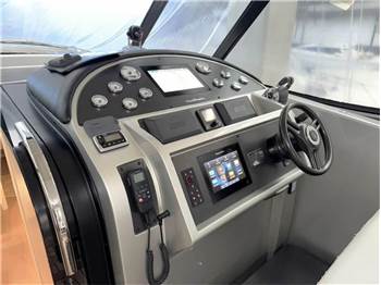 Maxi Dolphin MD51 Power