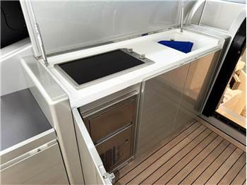 Maxi Dolphin MD51 Power