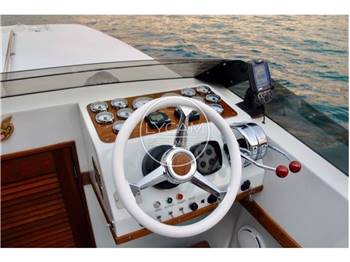 Magnum Marine 27 Sports Sedan