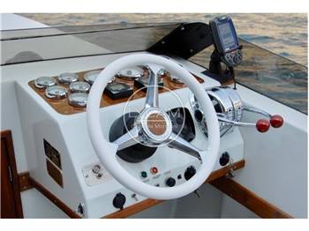 Magnum Marine 27 Sports Sedan