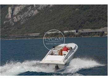 Magnum Marine 27 Sports Sedan