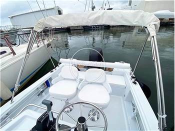 Chantier Naval Kelt White Shark 215