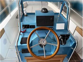 Boston Whaler OUTRAGE 25