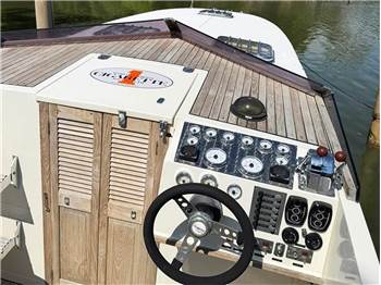 Cigarette R.T. 35 Awesome