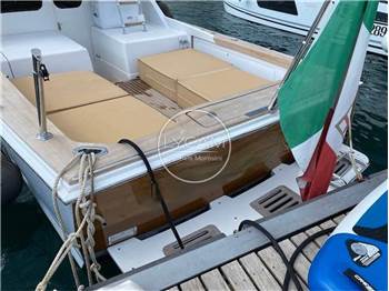 Bertram Yacht 31 Fly