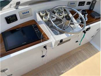 Bertram Yacht 31 Fly