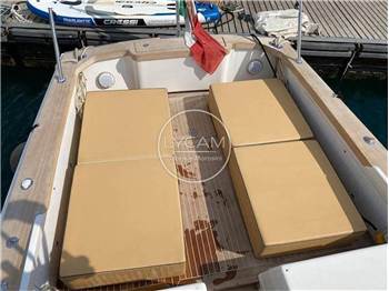 Bertram Yacht 31 Fly