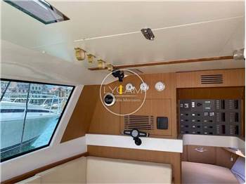 Bertram Yacht 31 Fly