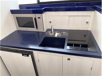 Bertram Yacht 28' SF