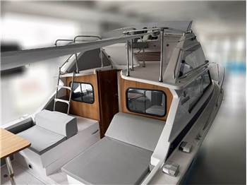 Bertram Yacht 28' SF