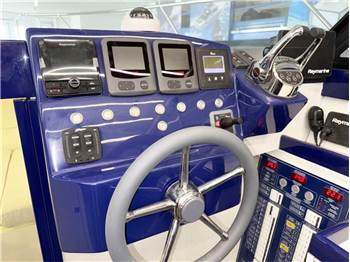 Bertram Yacht 28' SF