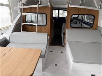 Bertram Yacht 28' SF