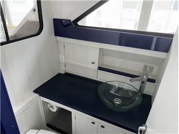Bertram Yacht 28' SF