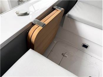 Bertram Yacht 28' SF