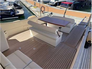 Mochi Craft 51 Dolphin