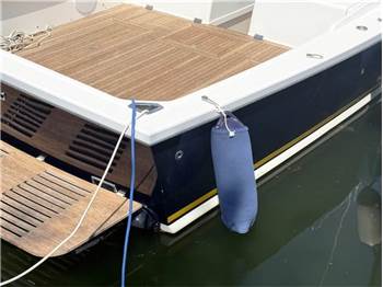 Bertram Yacht 31 Flybridge