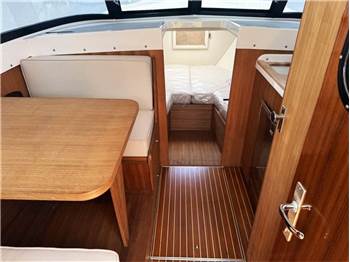 Bertram Yacht 31 Flybridge