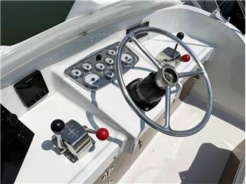 Bertram Yacht 31 Flybridge