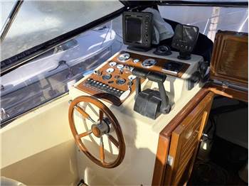 Nautica Esposito Futura Cabin 7,50