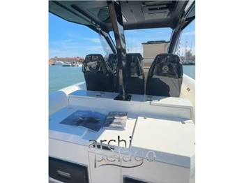 Technohull Alpha 40' T-Top