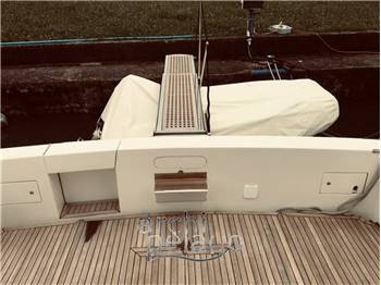 Uniesse Marine 48' T-Top