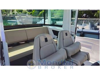 Axopar Boats OY 29 XC Cross Cabin