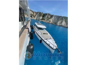 Axopar 37 XC Cross Cabin