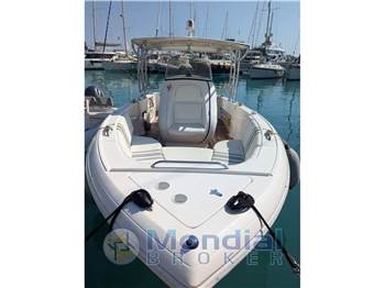 Intrepid 245 Center Console