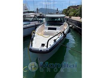 Axopar 37 XC Cross Cabin