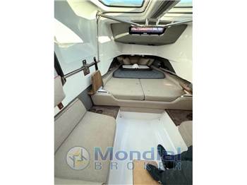 Axopar 37 XC Cross Cabin