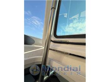 Axopar 37 XC Cross Cabin