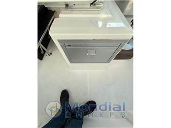Axopar 37 XC Cross Cabin