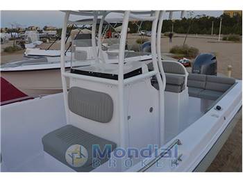 PIANTONI YACHTS 210 Center Console