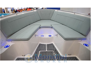 PIANTONI YACHTS 300 Center Console