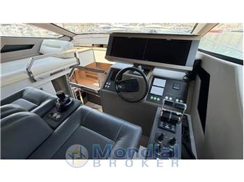 Pershing 7X