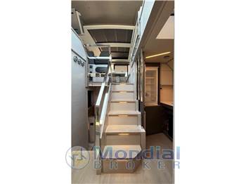 Pershing 7X