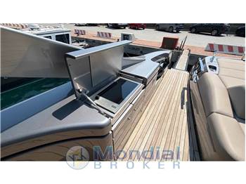 Pershing 7X