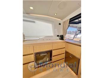 Sealine C335