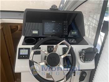 Sealine C335