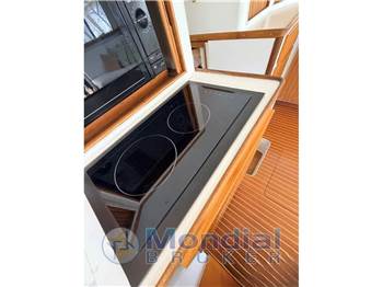 Bertram Yacht 37' Convertible
