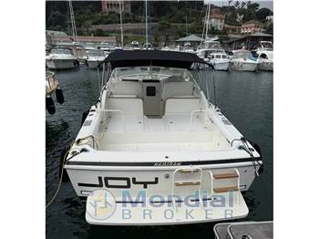 Bertram Yacht 28' Moppie