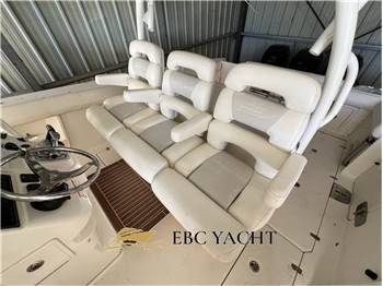 Boston Whaler 370 Outrage