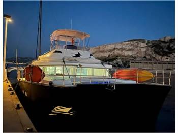 Lagoon Power 43