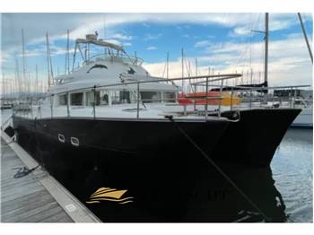 Lagoon Power 43