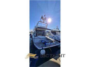 Mochi 56 Flybridge