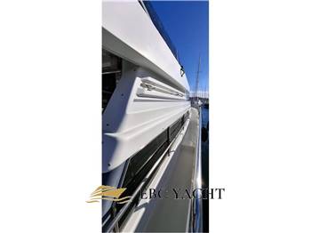 Mochi 56 Flybridge