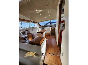 Mochi 56 Flybridge