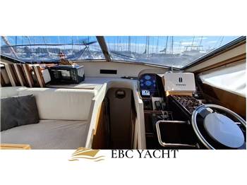 Mochi 56 Flybridge