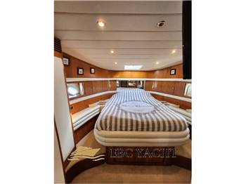 Mochi 56 Flybridge
