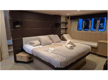 Princess Yachts V78